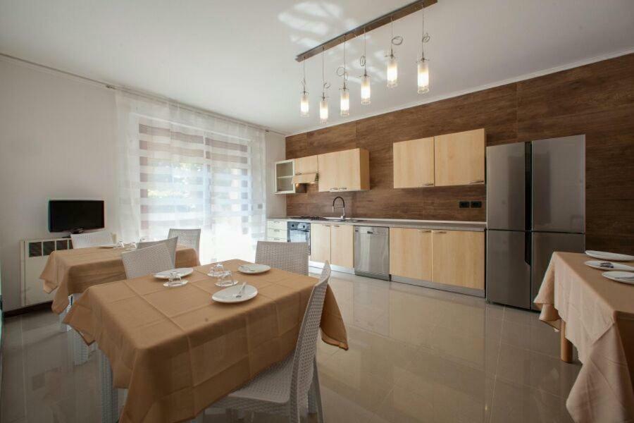 B&B Holidays Artisti Peschiera del Garda Zewnętrze zdjęcie