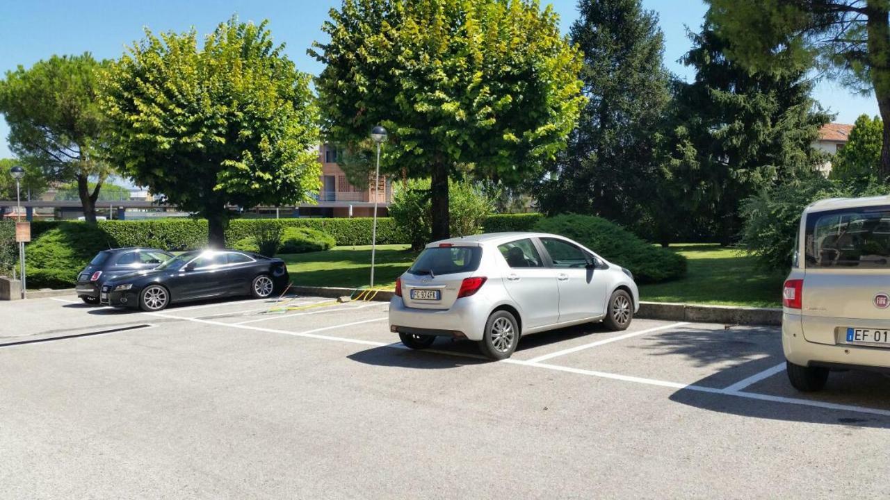 B&B Holidays Artisti Peschiera del Garda Zewnętrze zdjęcie